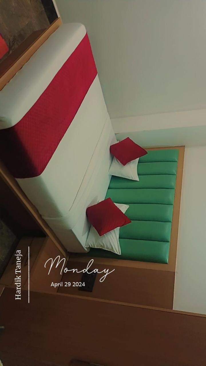 Hotel Whitehouse Ac Family Room Агра Екстер'єр фото