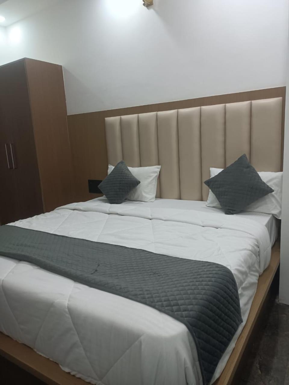 Hotel Whitehouse Ac Family Room Агра Екстер'єр фото