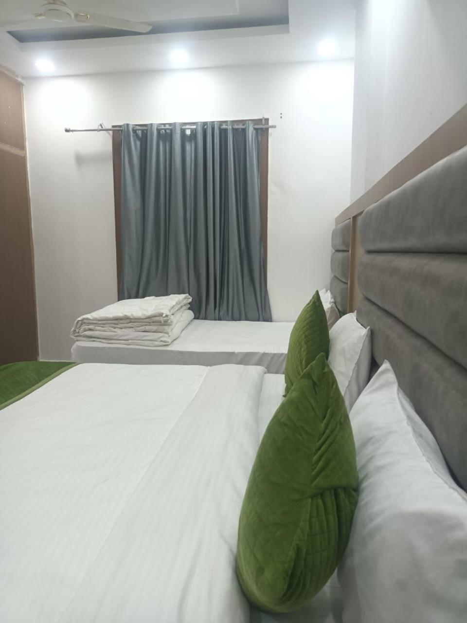 Hotel Whitehouse Ac Family Room Агра Екстер'єр фото