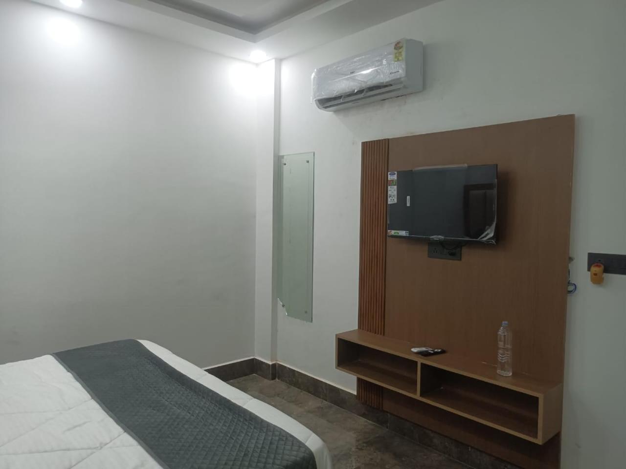 Hotel Whitehouse Ac Family Room Агра Екстер'єр фото